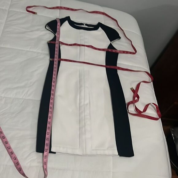 Zara Dress Scoop Neck Capped Sleeve Size Medium Slimming White Black Color Block - Picture 9 of 12